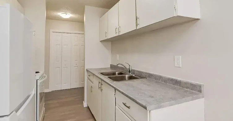102-12430 82 Street NW, Edmonton, AB, T5B 2X4 - 4