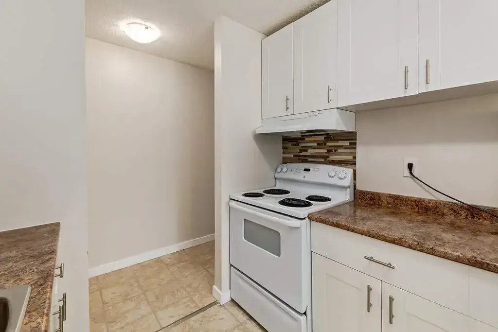 102-12430 82 Street NW, Edmonton, AB, T5B 2X4 - 13