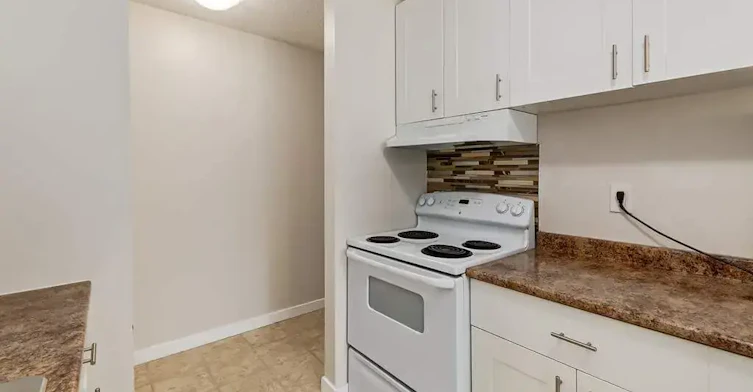 102-12430 82 Street NW, Edmonton, AB, T5B 2X4 - 13