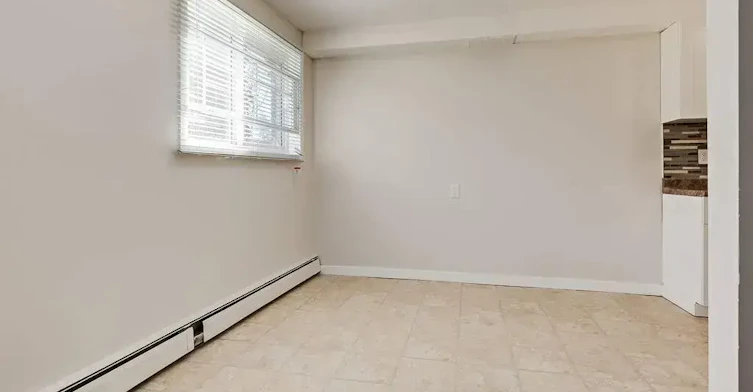 102-12430 82 Street NW, Edmonton, AB, T5B 2X4 - 11