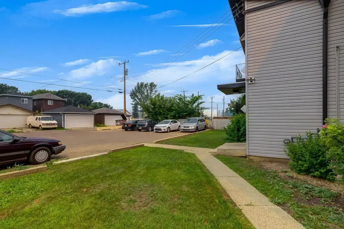 102-12430 82 Street NW, Edmonton, AB, T5B 2X4 - 22