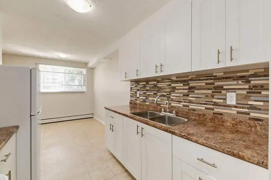 102-12430 82 Street NW, Edmonton, AB, T5B 2X4 - 12