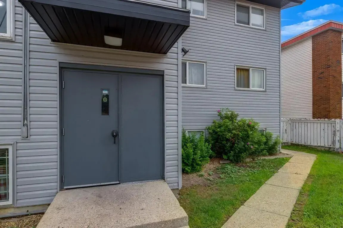 102-12430 82 Street NW, Edmonton, AB, T5B 2X4 - 21
