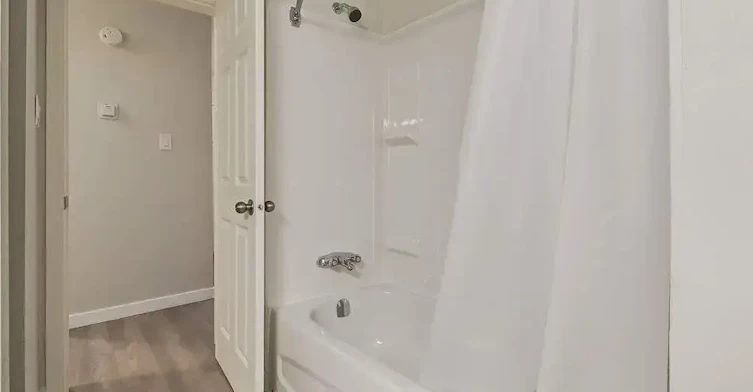 102-12430 82 Street NW, Edmonton, AB, T5B 2X4 - 6