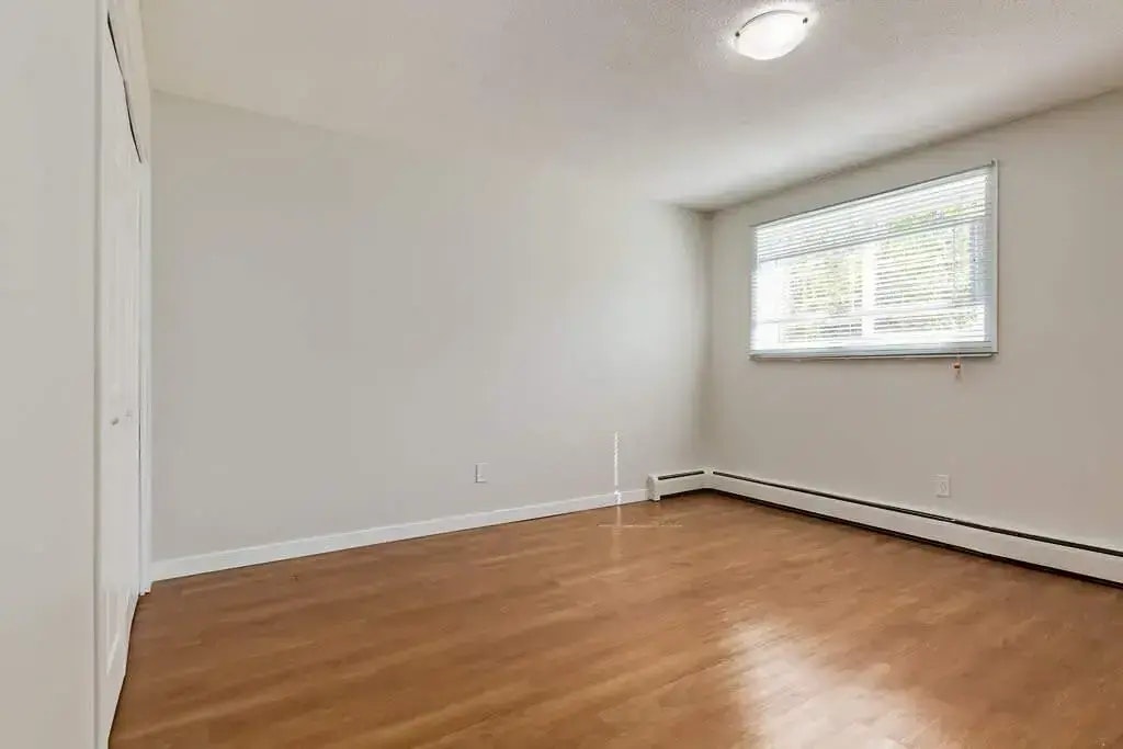 102-12430 82 Street NW, Edmonton, AB, T5B 2X4 - 14