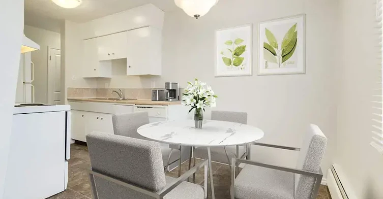 202-9615 123 Avenue NW, Edmonton, AB, T5G 0V5 - 2
