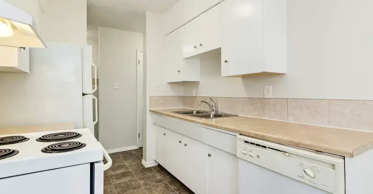 202-9615 123 Avenue NW, Edmonton, AB, T5G 0V5 - 5