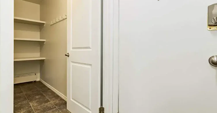202-9615 123 Avenue NW, Edmonton, AB, T5G 0V5 - 7