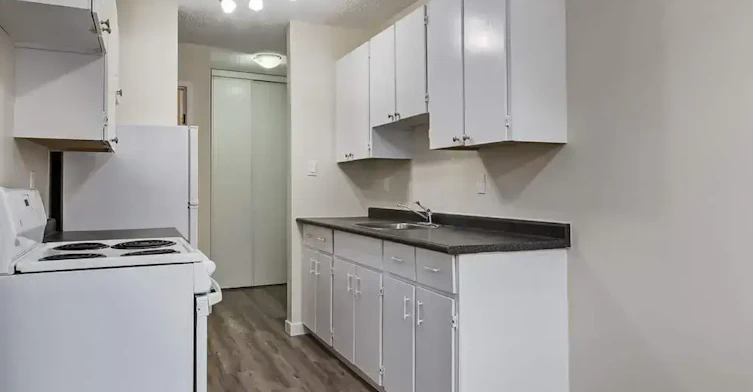 5-1621 33 Street W, Saskatoon, SK, S7L 5L5 - 5