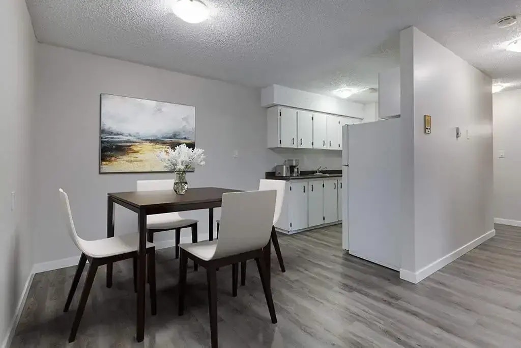 301-110 25 Street W, Saskatoon, SK, S7L 0C1 - 2