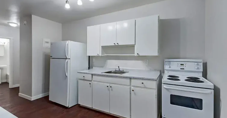 3-2413 7th Street E, Saskatoon, SK, S7H 1A4 - 3