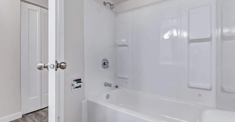 8-239 Avenue E North, Saskatoon, SK, S7L 1R6 - 9