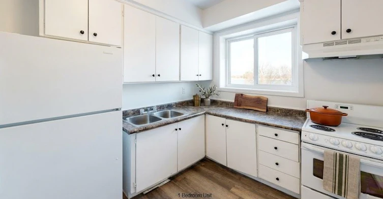 1475 Riverside Drive W, Windsor, ON, N9B 1A3 - 3