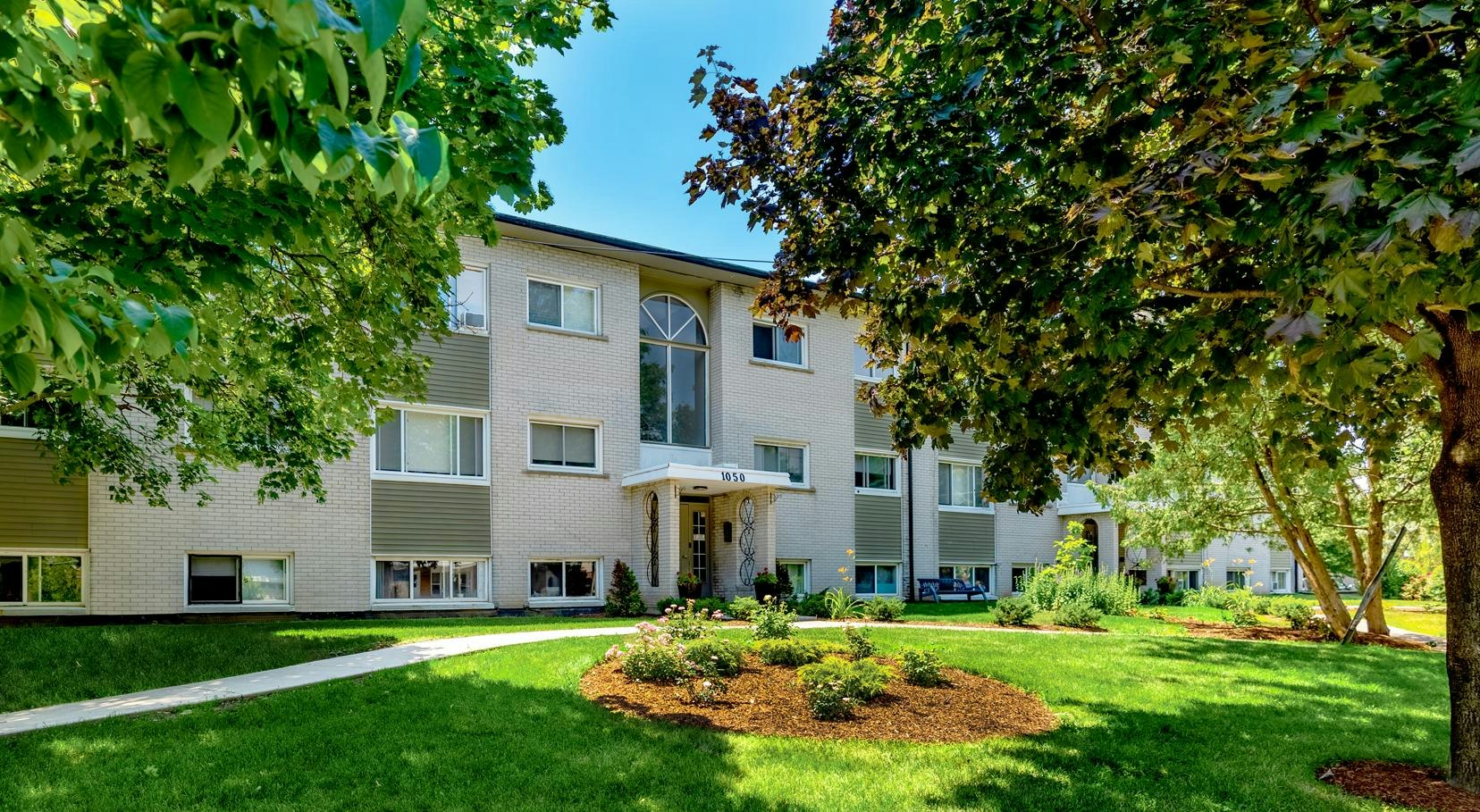 1050 Highland Street, Burlington, ON, L7R 3T9 - 2