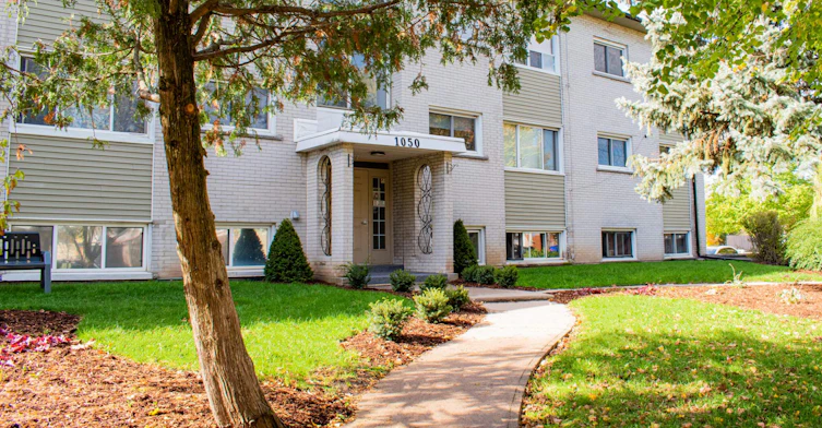 1050 Highland Street, Burlington, ON, L7R 3T9 - 3
