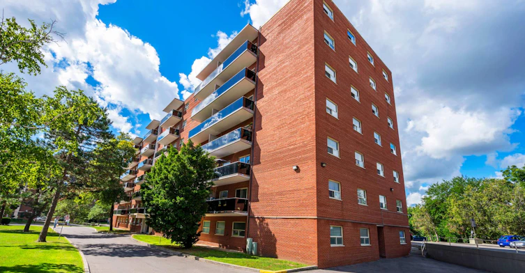75 Paisley Boulevard W, Mississauga, ON, L5B 1E5 - 2