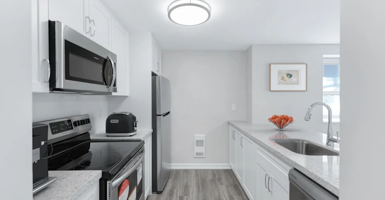 75 Paisley Boulevard W, Mississauga, ON, L5B 1E5 - 11