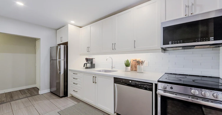 223 Woodbine Avenue, Toronto, ON, M4L 3P3 - 4