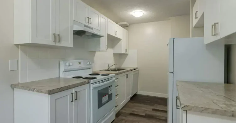 B-8 Greenbrook Crescent, Brooks, AB, T1R 0J7 - 2