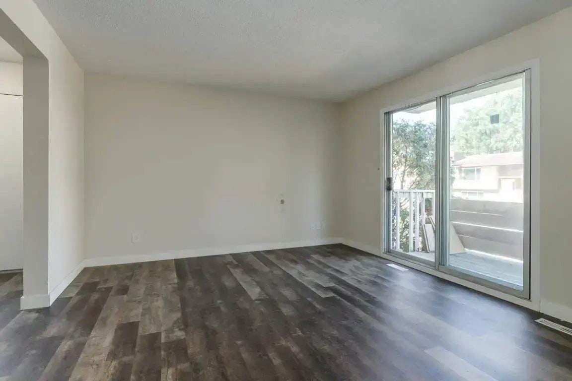 B-8 Greenbrook Crescent, Brooks, AB, T1R 0J7 - 3