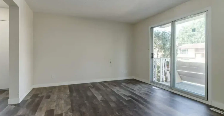 B-8 Greenbrook Crescent, Brooks, AB, T1R 0J7 - 3