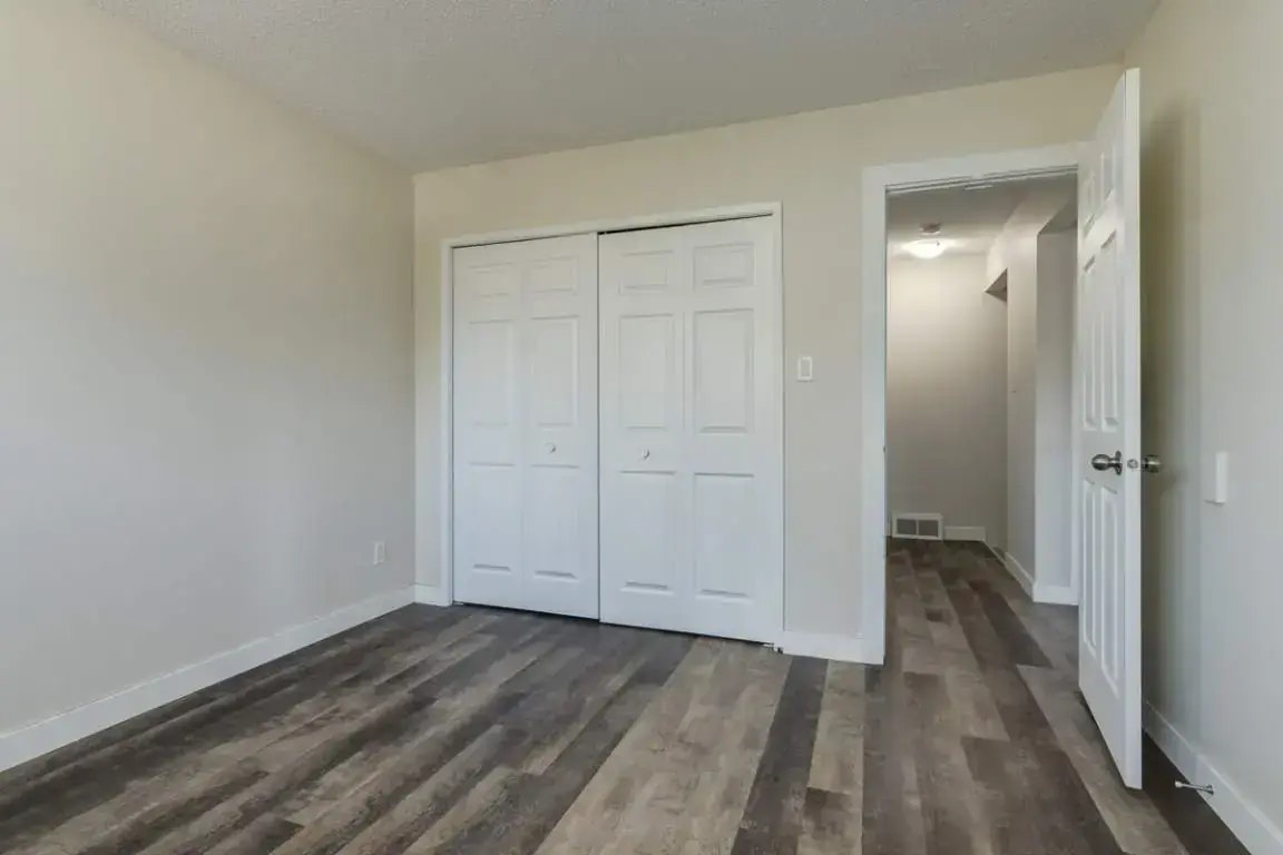 B-8 Greenbrook Crescent, Brooks, AB, T1R 0J7 - 4