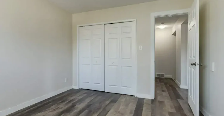 B-8 Greenbrook Crescent, Brooks, AB, T1R 0J7 - 4