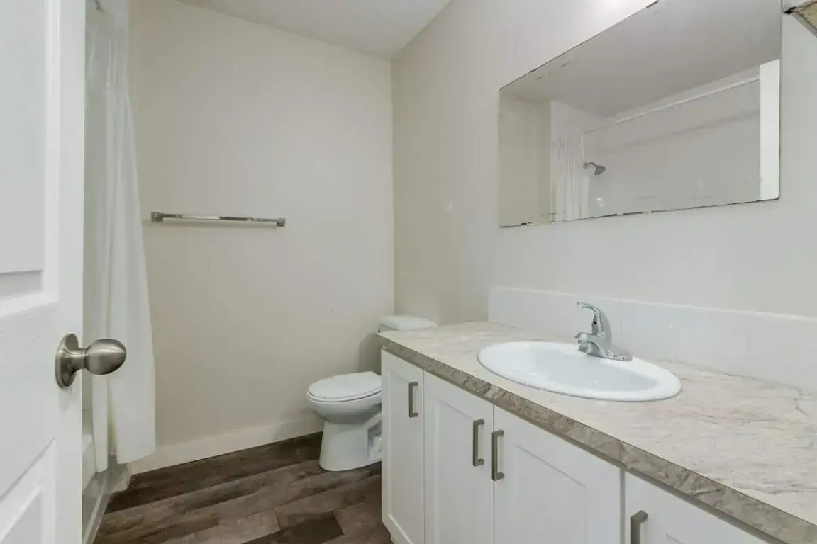 B-8 Greenbrook Crescent, Brooks, AB, T1R 0J7 - 7
