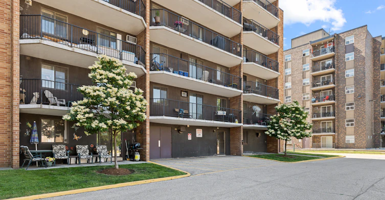 205-3576 Peter Street, Windsor, ON, N9C 1J5 - 3