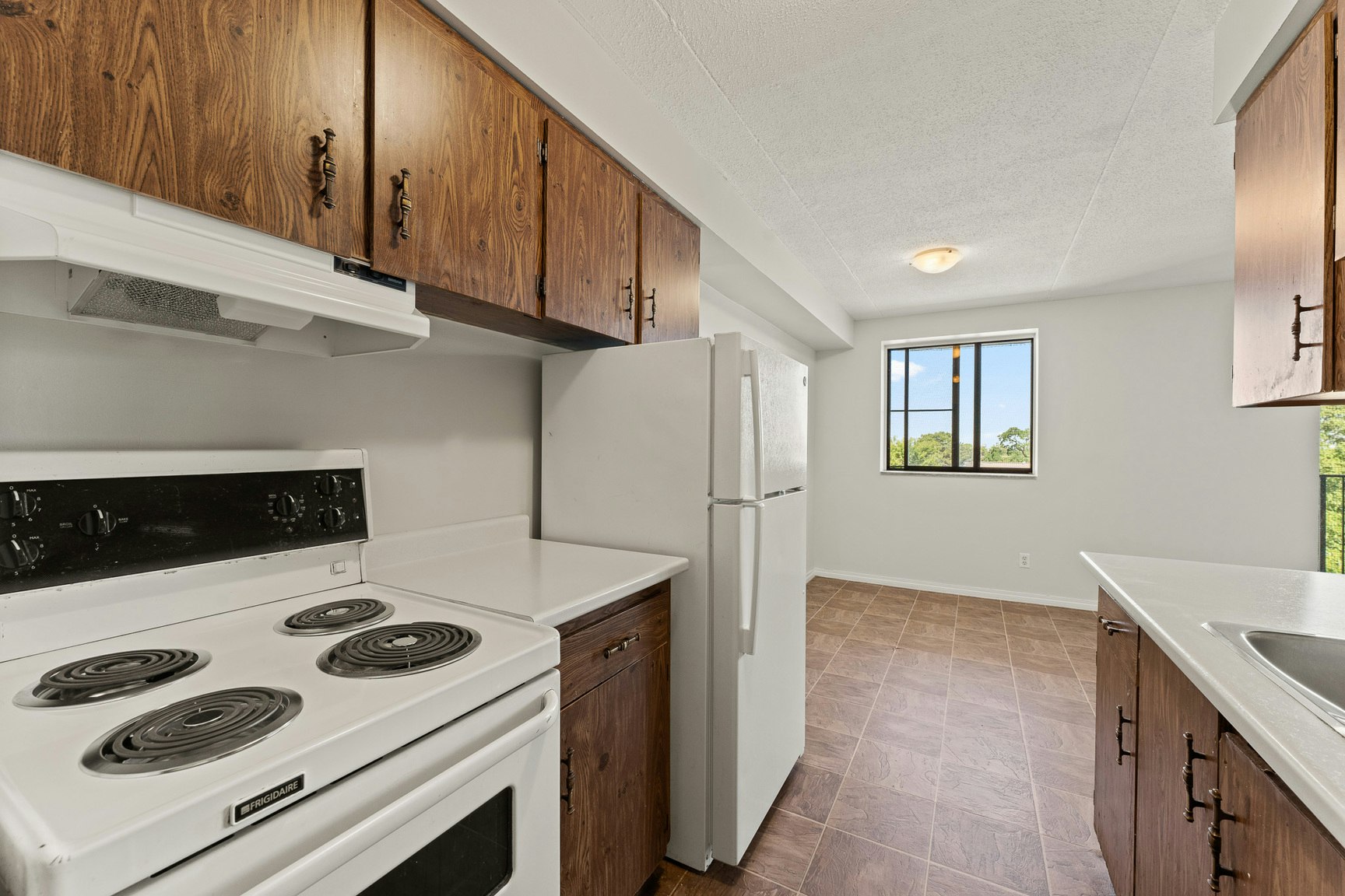 205-3576 Peter Street, Windsor, ON, N9C 1J5 - 10