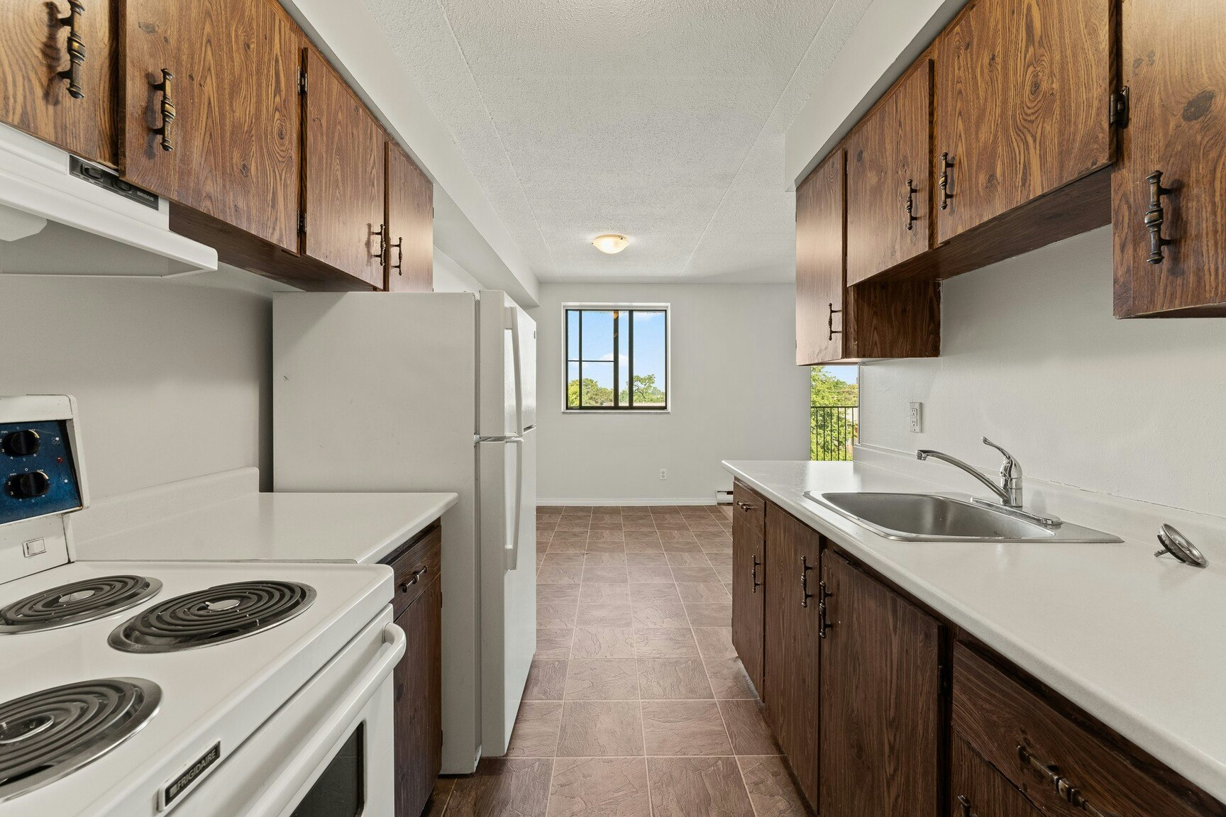 404-3576 Peter Street, Windsor, ON, N9C 1J5 - 9