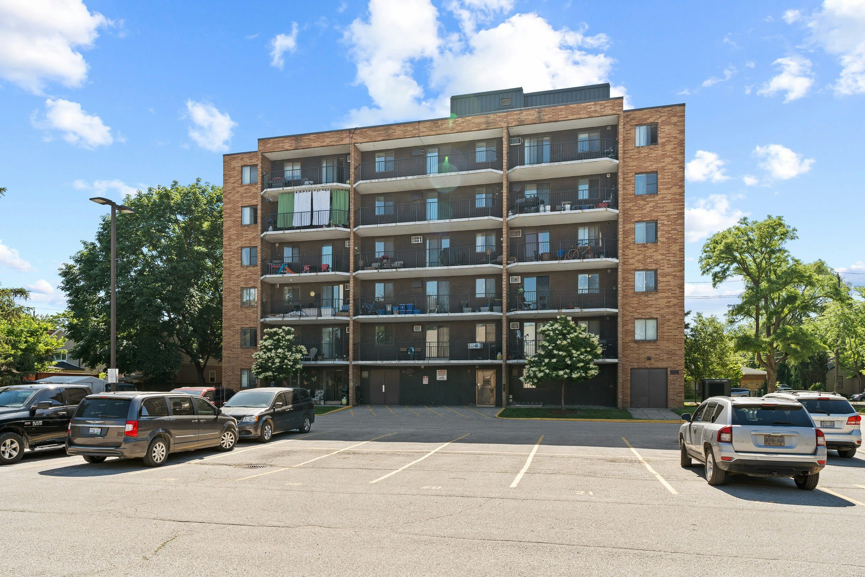 404-3576 Peter Street, Windsor, ON, N9C 1J5 - 2