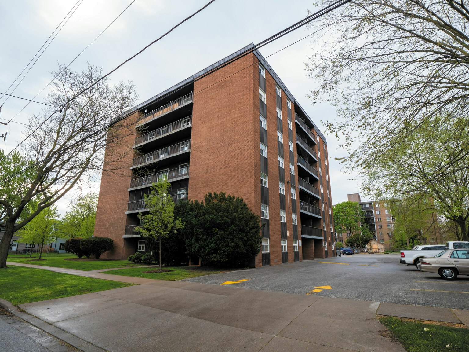 201-3410 Peter Street, Windsor, ON, N9C 1J3 - 2