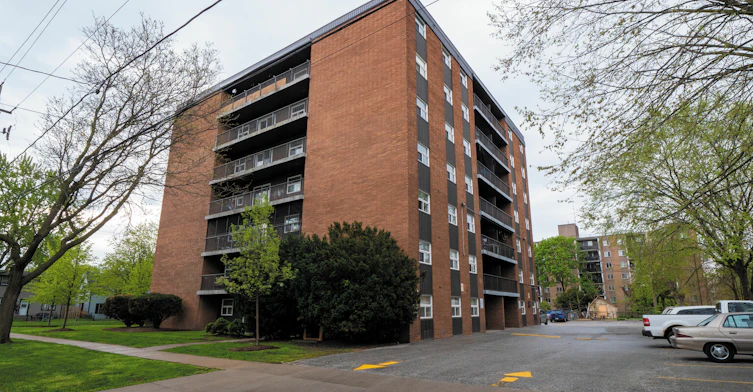 201-3410 Peter Street, Windsor, ON, N9C 1J3 - 2