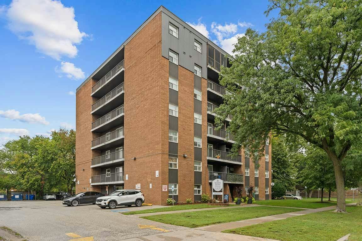 201-3410 Peter Street, Windsor, ON, N9C 1J3