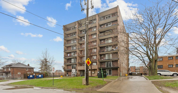 103-3160 Peter Street, Windsor, ON, N9C 1H3 - 2