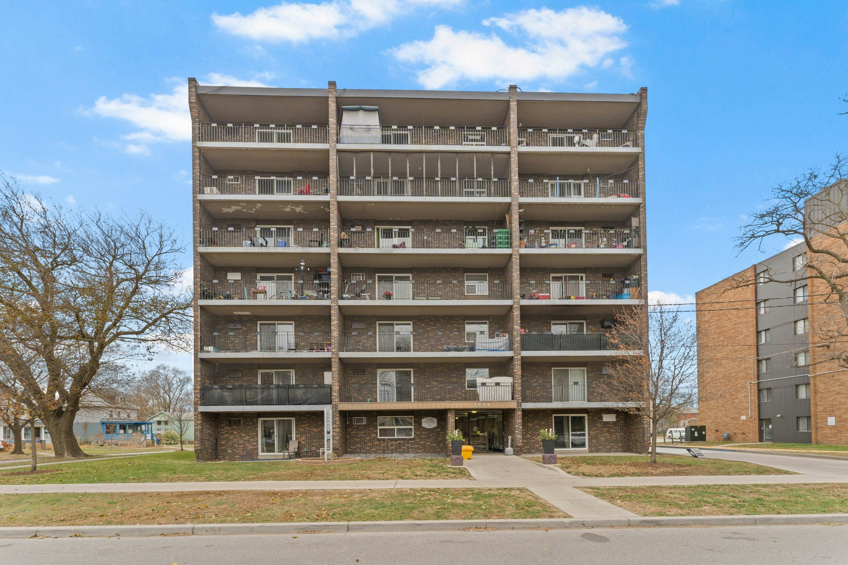 701-3590 Peter Street, Windsor, ON, N9C 1J5 - 2