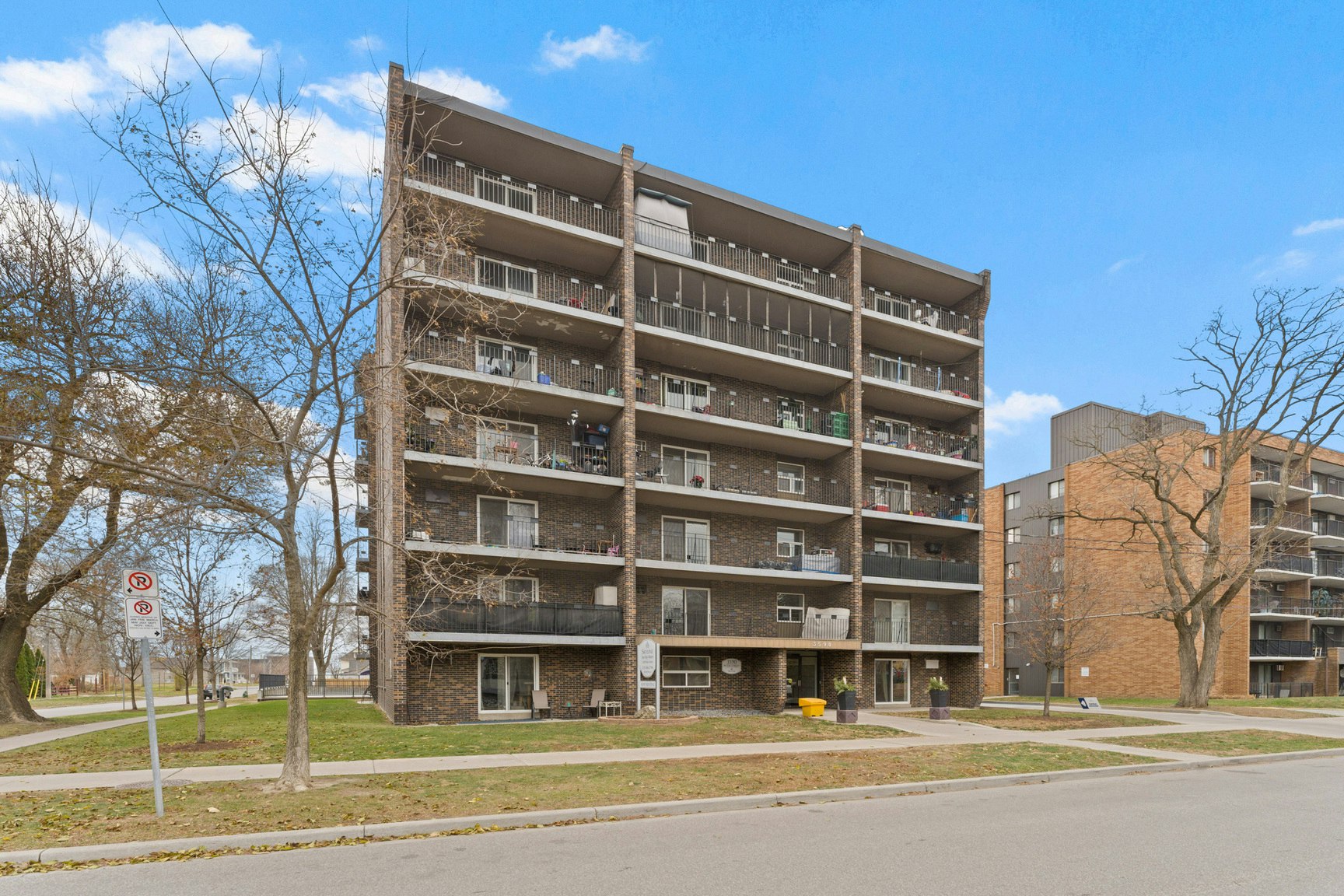 701-3590 Peter Street, Windsor, ON, N9C 1J5