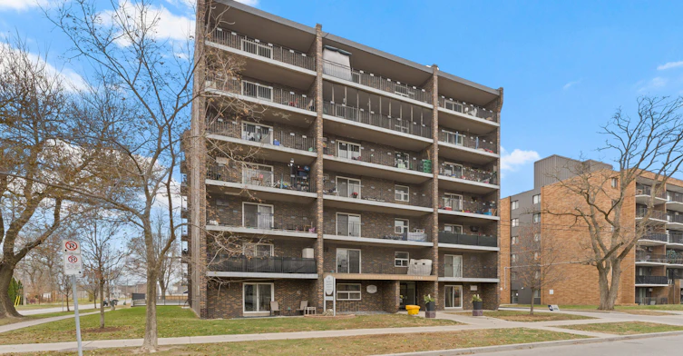 701-3590 Peter Street, Windsor, ON, N9C 1J5
