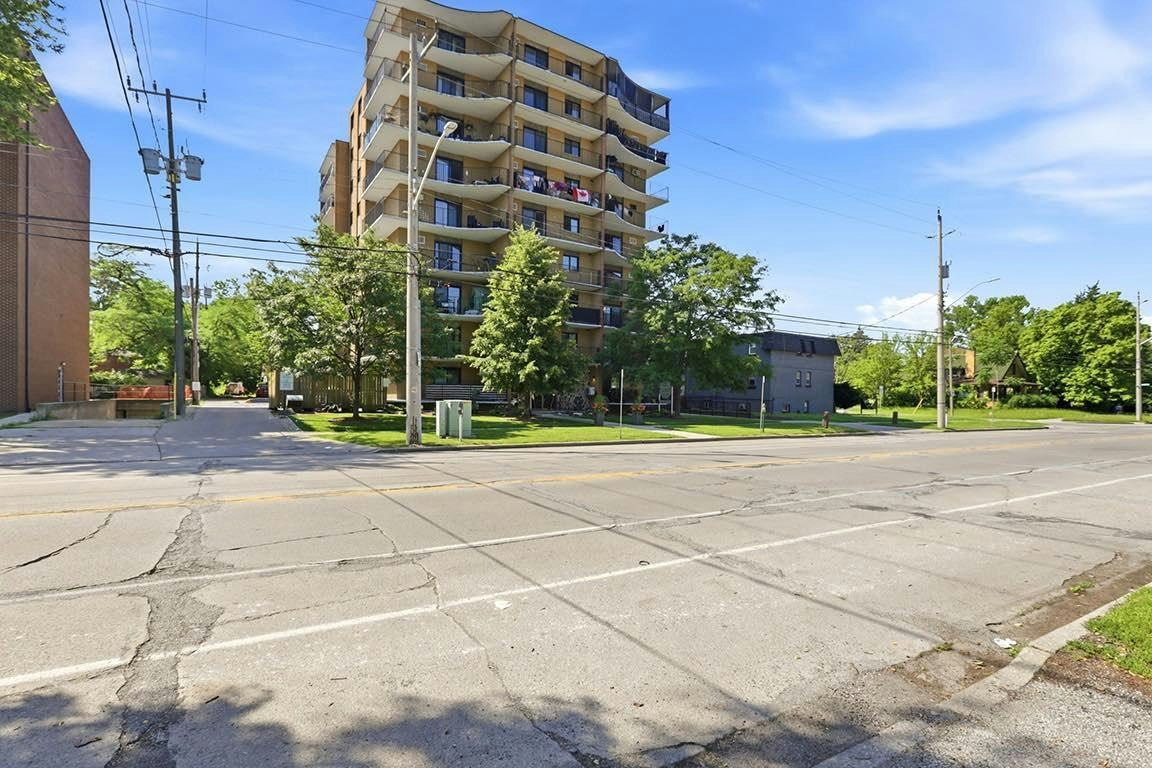 102-2255 University Avenue W, Windsor, ON, N9B 1E6 - 2