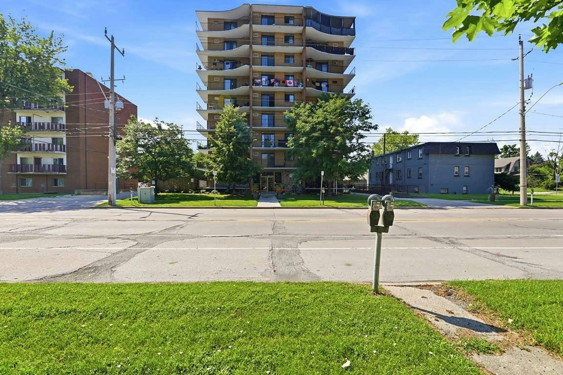 102-2255 University Avenue W, Windsor, ON, N9B 1E6
