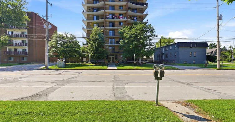102-2255 University Avenue W, Windsor, ON, N9B 1E6
