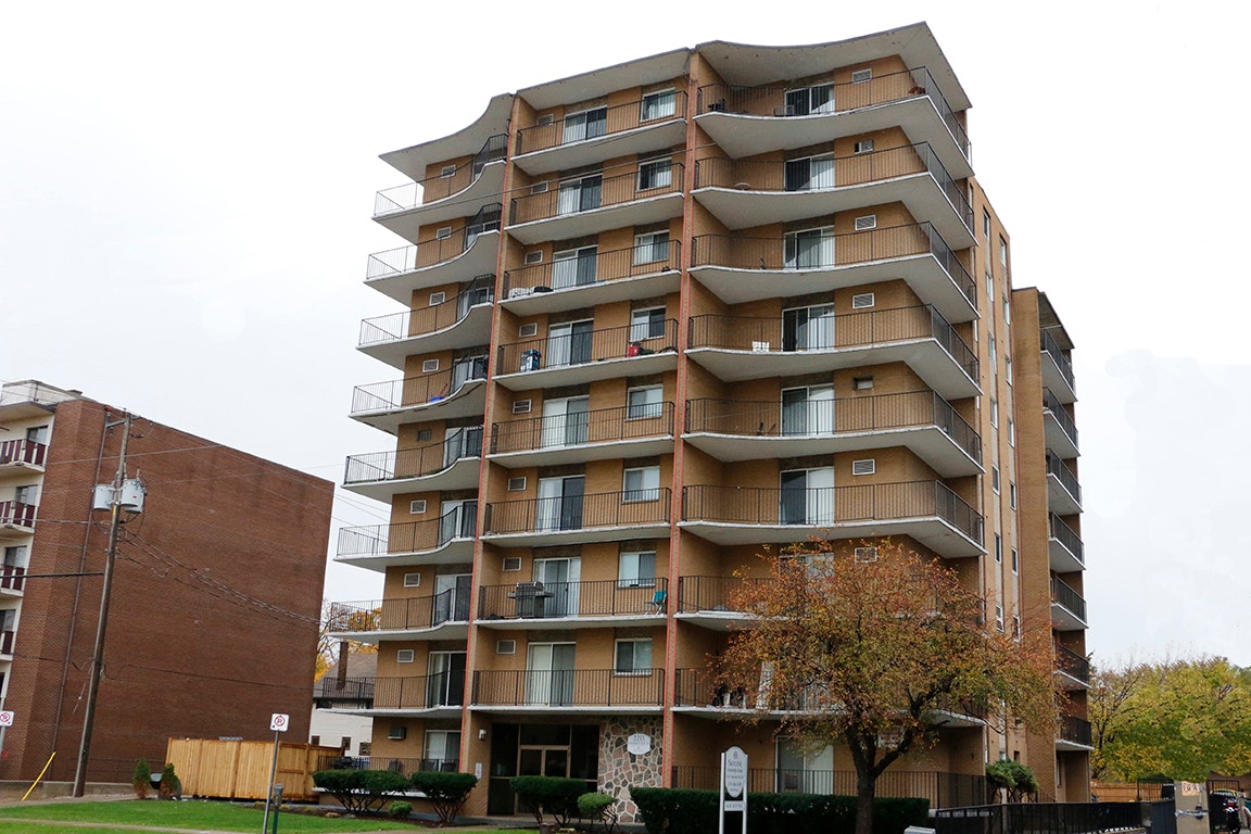 702-2255 University Avenue W, Windsor, ON, N9B 1E6