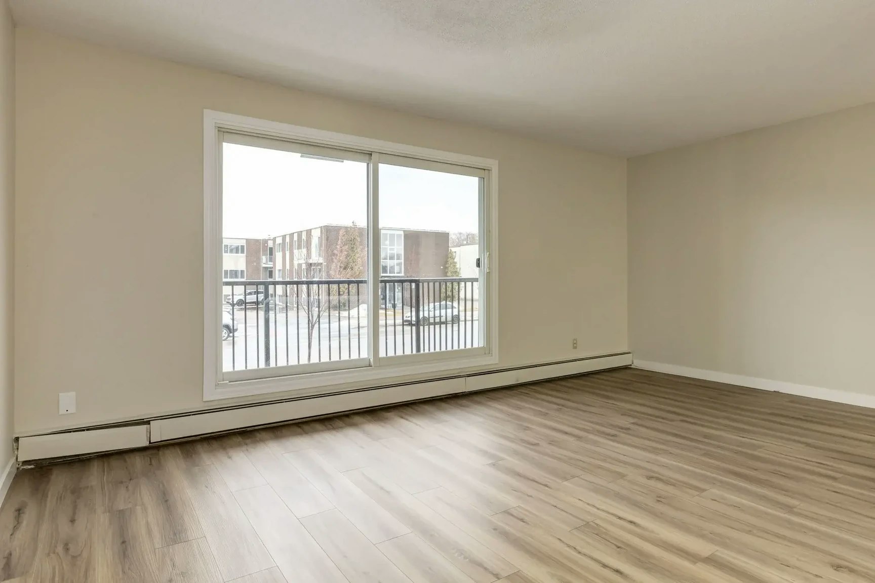 109-11530 124 Street NW, Edmonton, AB, T5M 0K6