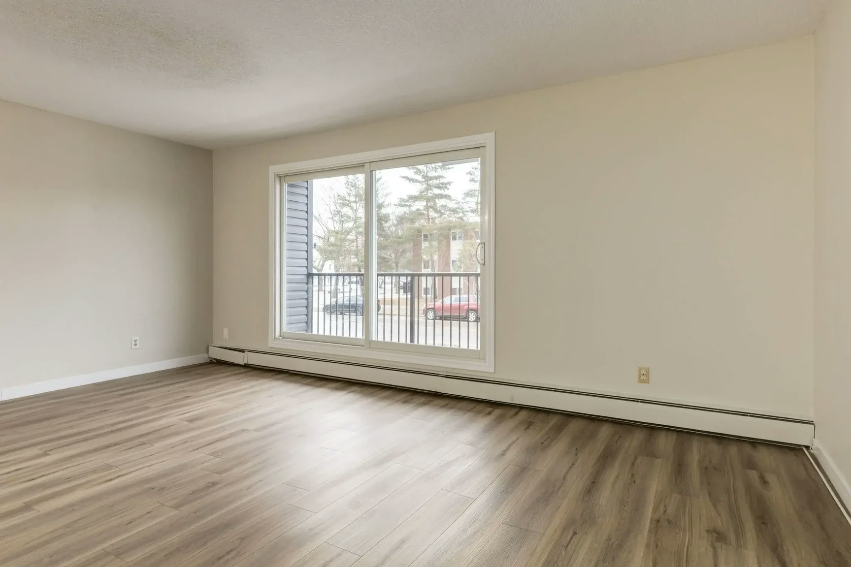 109-11530 124 Street NW, Edmonton, AB, T5M 0K6 - 4