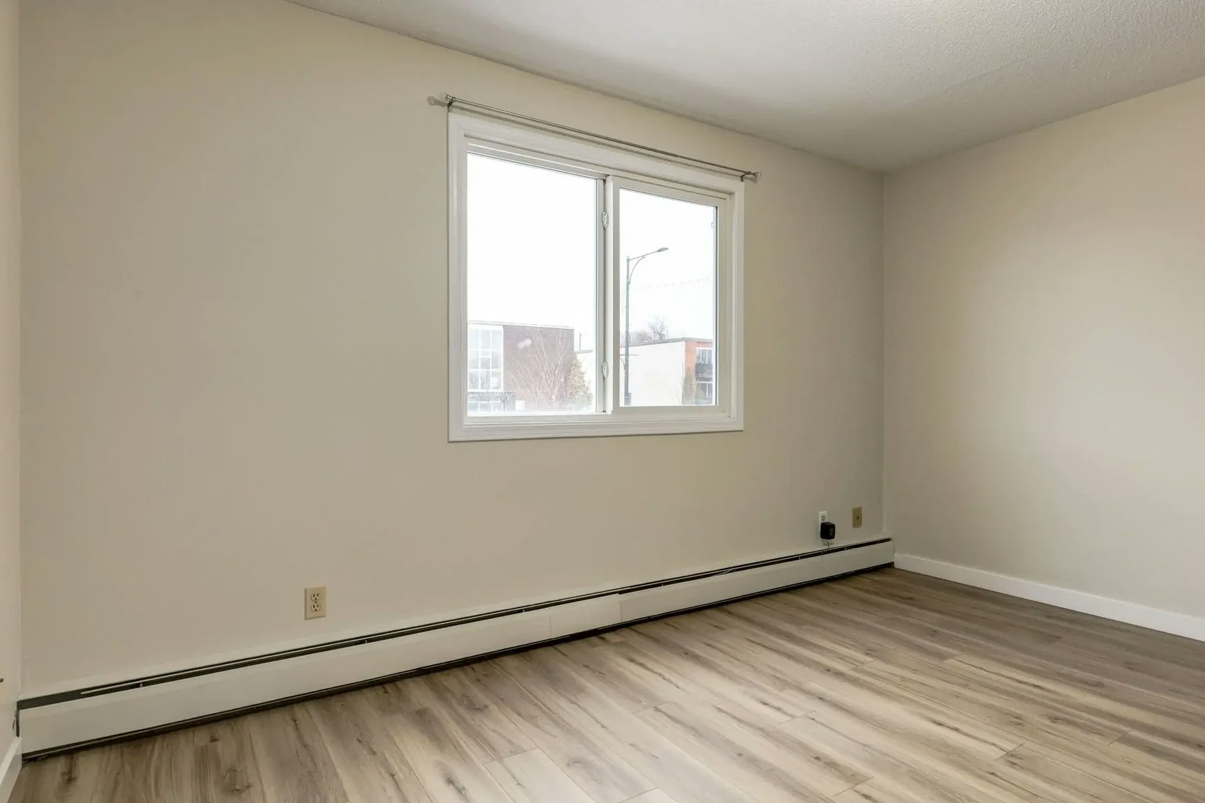 109-11530 124 Street NW, Edmonton, AB, T5M 0K6 - 11