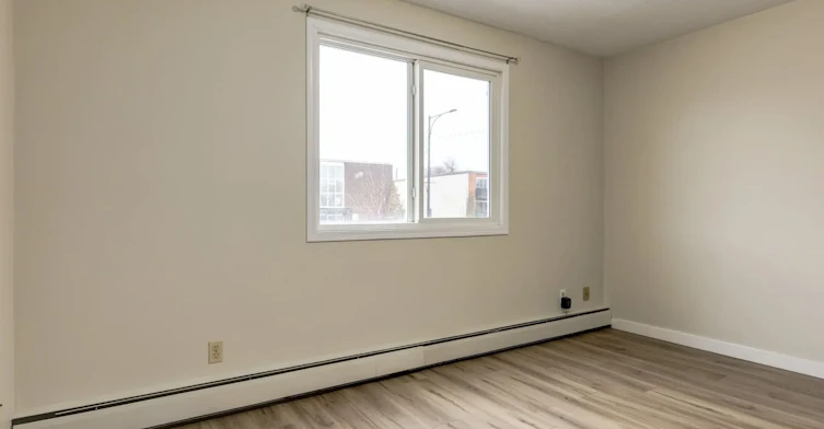 109-11530 124 Street NW, Edmonton, AB, T5M 0K6 - 11