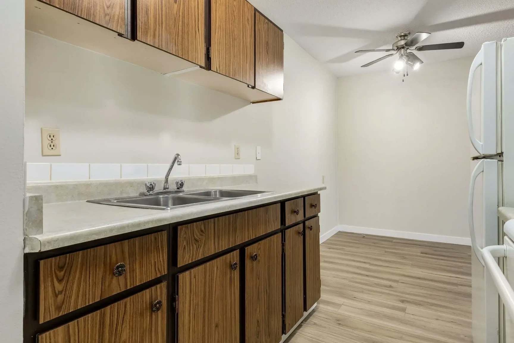 207-11530 124 Street NW, Edmonton, AB, T5M 0K6 - 8