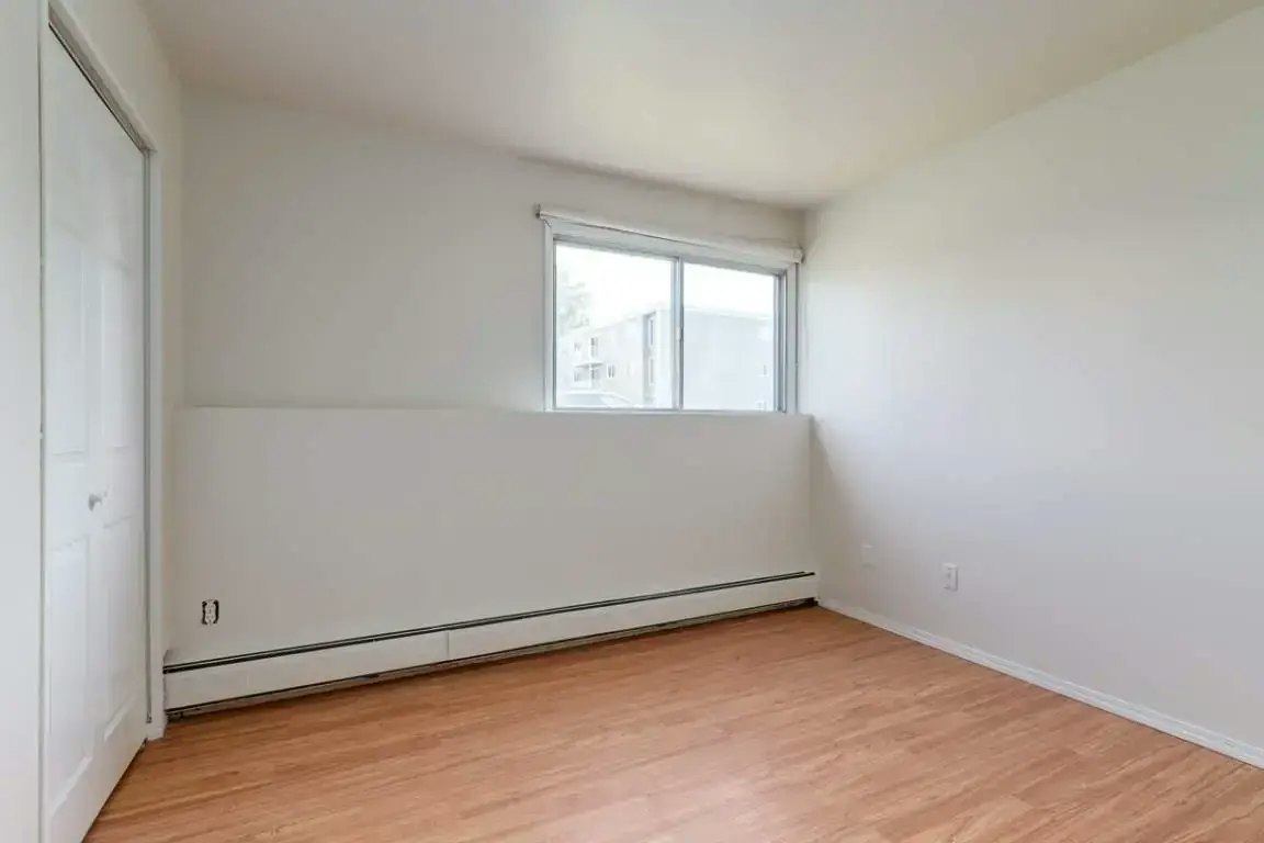 304-1039 3rd Avenue E, Brooks, AB, T1R 0K3 - 4