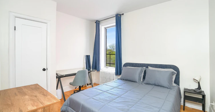 130 Prince Arthur West, Montréal, QC, H2X 2L2
